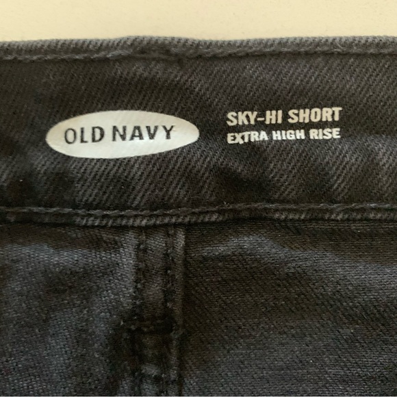 Old Navy Women’s Size 2 Extra High Rise Sky-Hi Bottom-Fly Cut-Off Jean Short - Picture 6 of 8